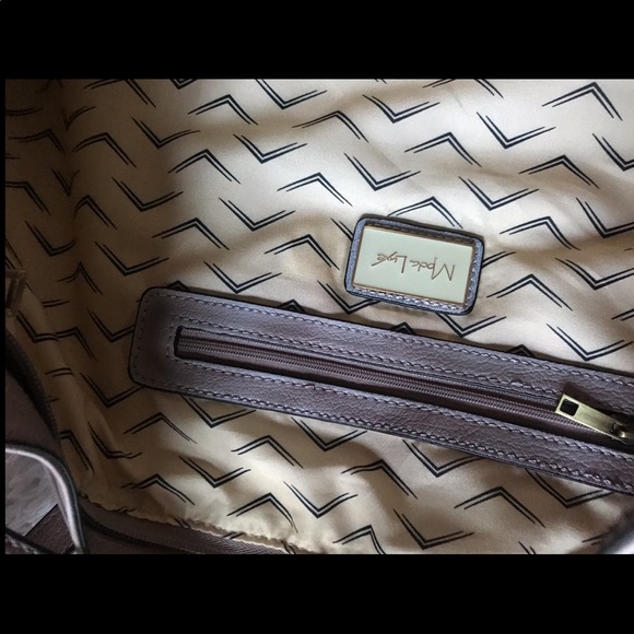 Party Om.  Lululemon festival crossbody - Picture 2 of 4